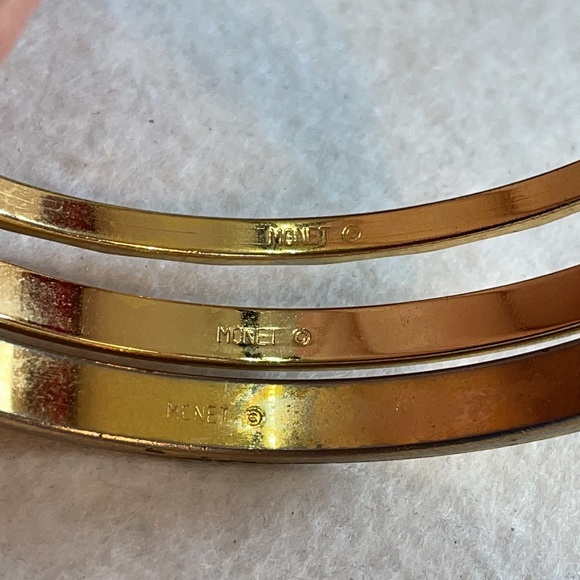 THREE vintage Monet gold tone bangles 2.5” diameter - Picture 7 of 7